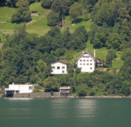 Das Kublihaus auf der anderen seite des Walensee.